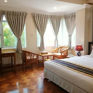 Grand Laurel Hotel
